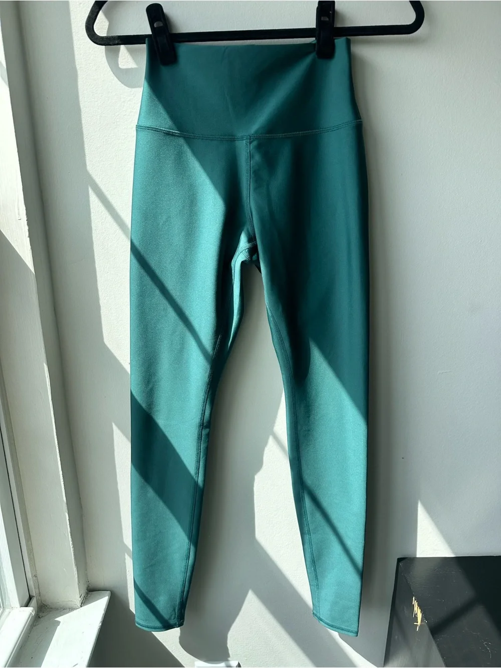 Alo Airlift Leggings in Teal Size Medium MSRP $134
